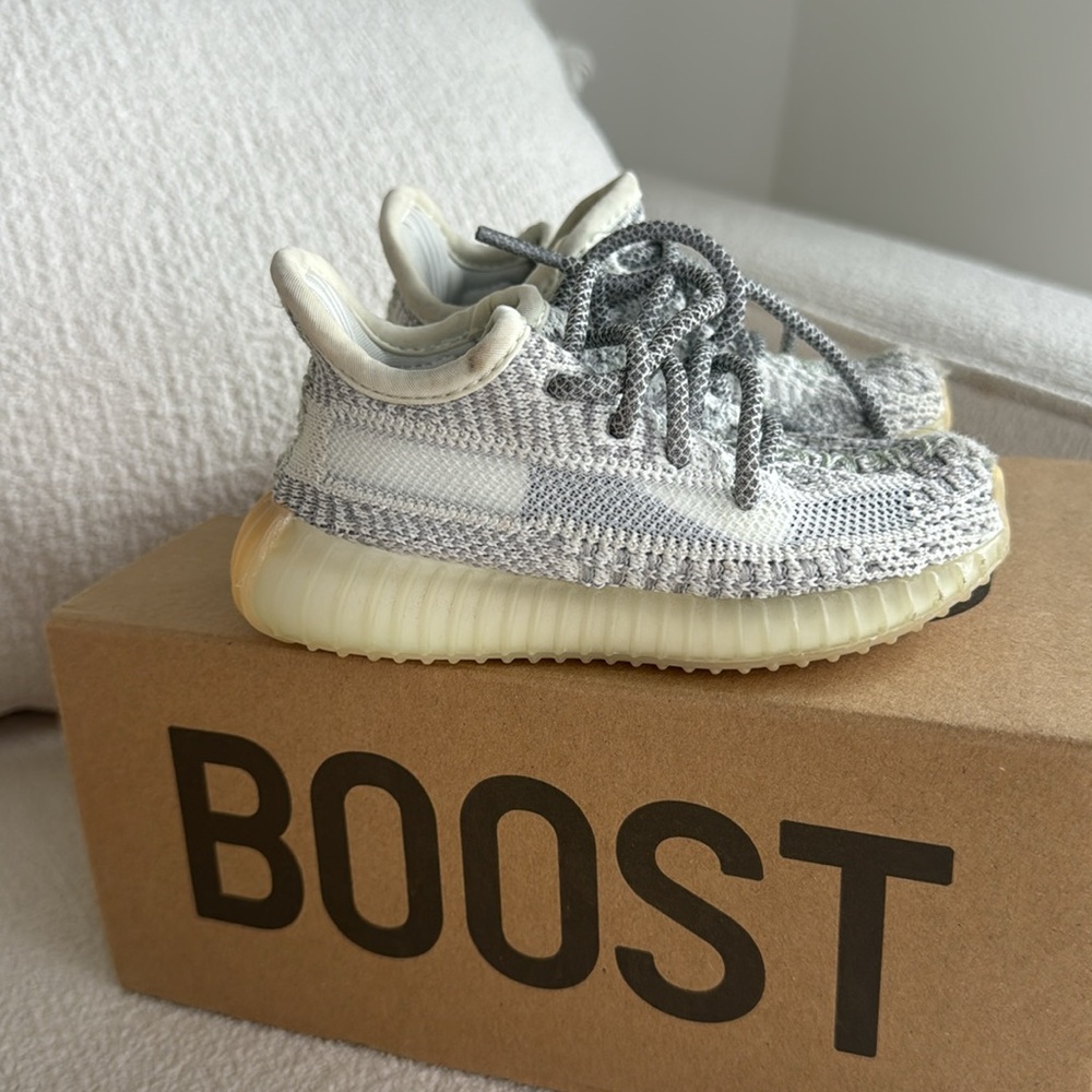 adidas Yeezy Boost 350 V2
Yeshaya (Infants) US 6K
